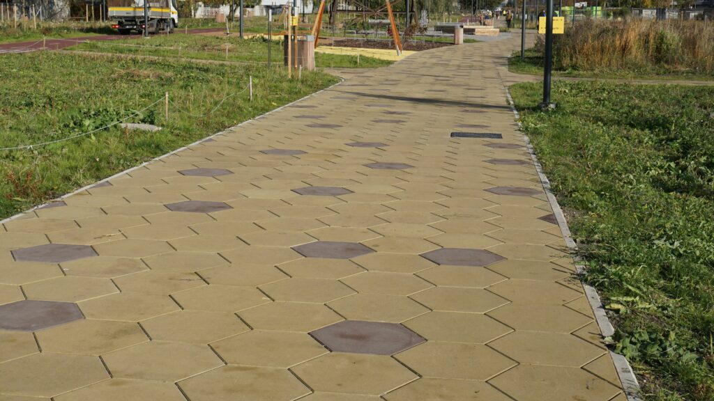 marek lumi p2U6sTbotTQ unsplash